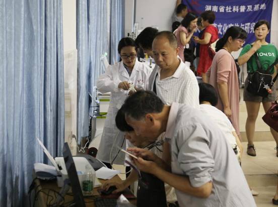 2018年5月25日，beats365的教师在为公司师生体检。 (7)